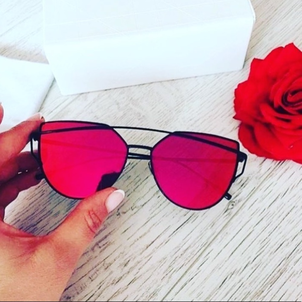 Red Mirrored Sunglasses - Picture 4 of 5